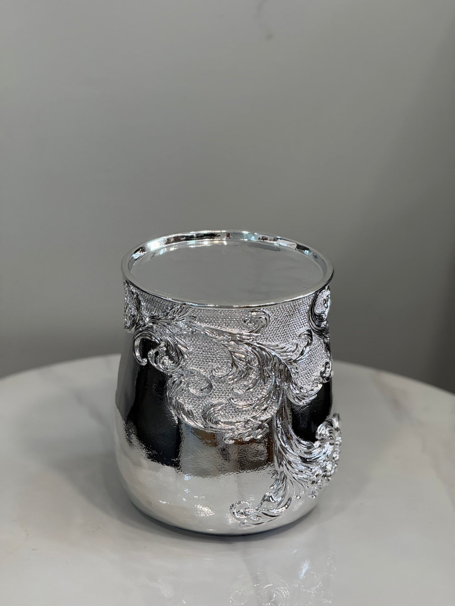 ستاند تقديم فضي لامع منقوش