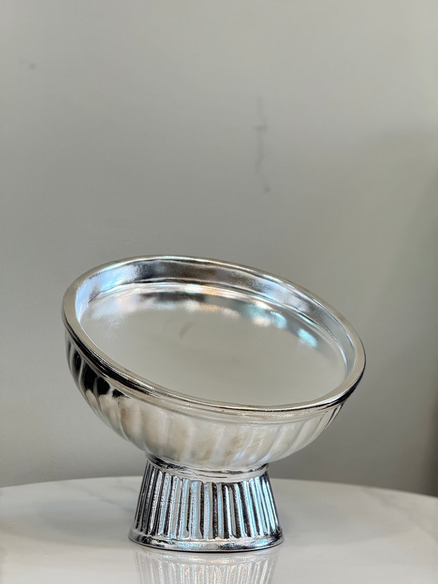 ستاند تقديم فضي لامع