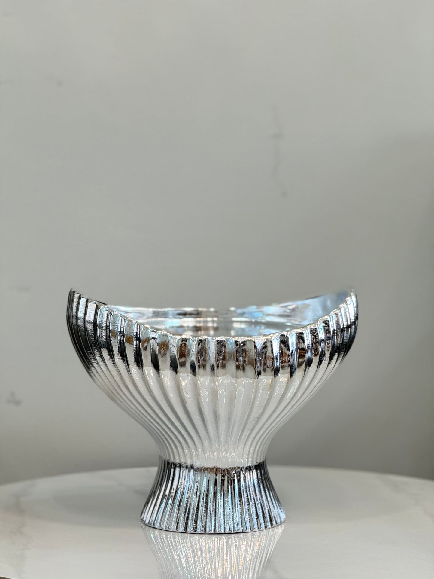 ستاند تقديم فضي لامع