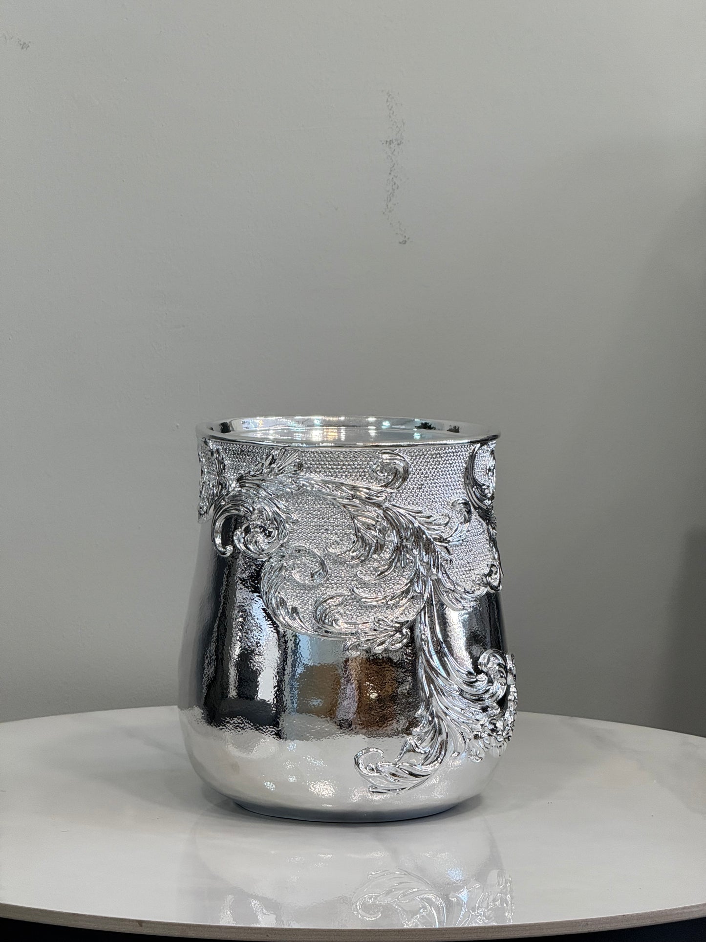 ستاند تقديم فضي لامع منقوش